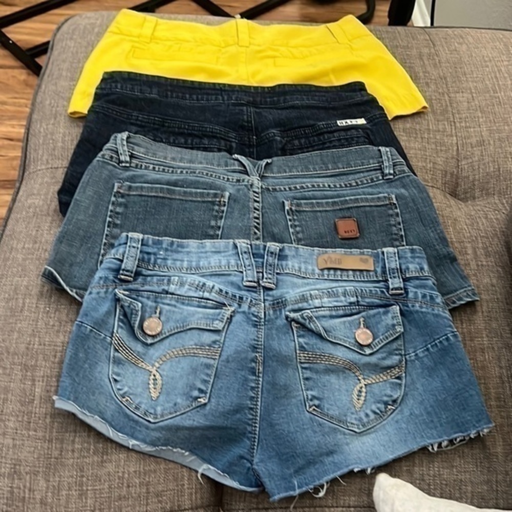 Roxy & hurly Shorts - Picture 2 of 8